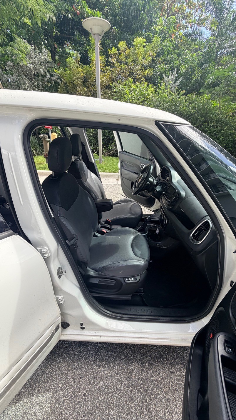 Used 2014 FIAT 500L Lounge FWD image 5