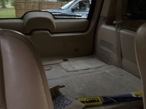 Used 2005 Lincoln Aviator AWD image 11
