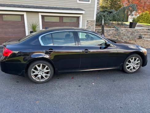 Used 2013 INFINITI G37 x Sedan w/ Premium Pkg image 2