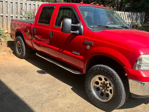 Used 2006 Ford F250 Lariat image 1