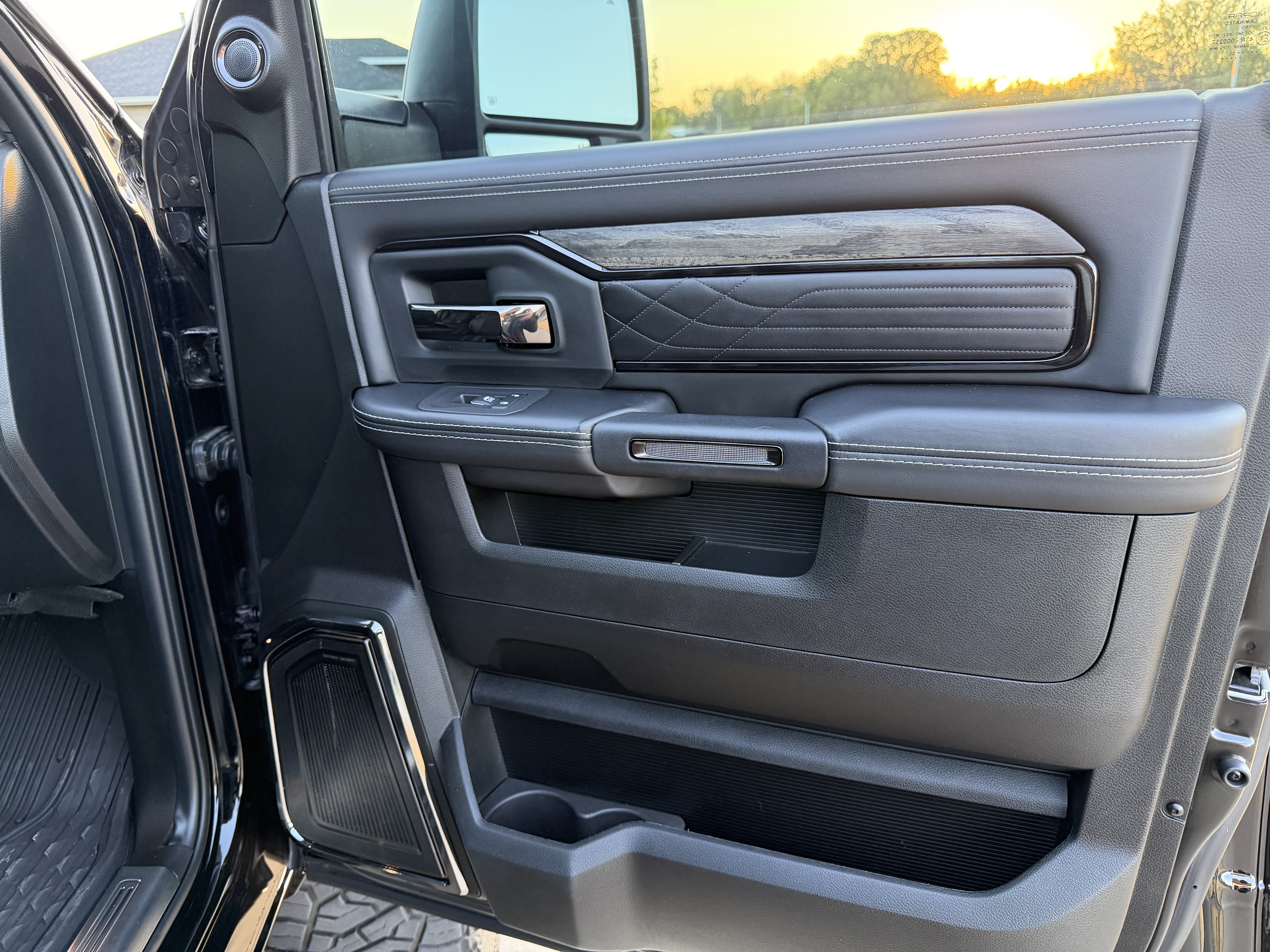 Used 2025 RAM 3500 Limited AWD/4WD image 19