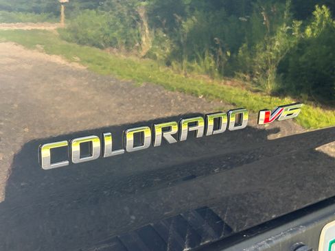 Used 2019 Chevrolet Colorado ZR2 w/ ZR2 Midnight Special Edition AWD/4WD image 5