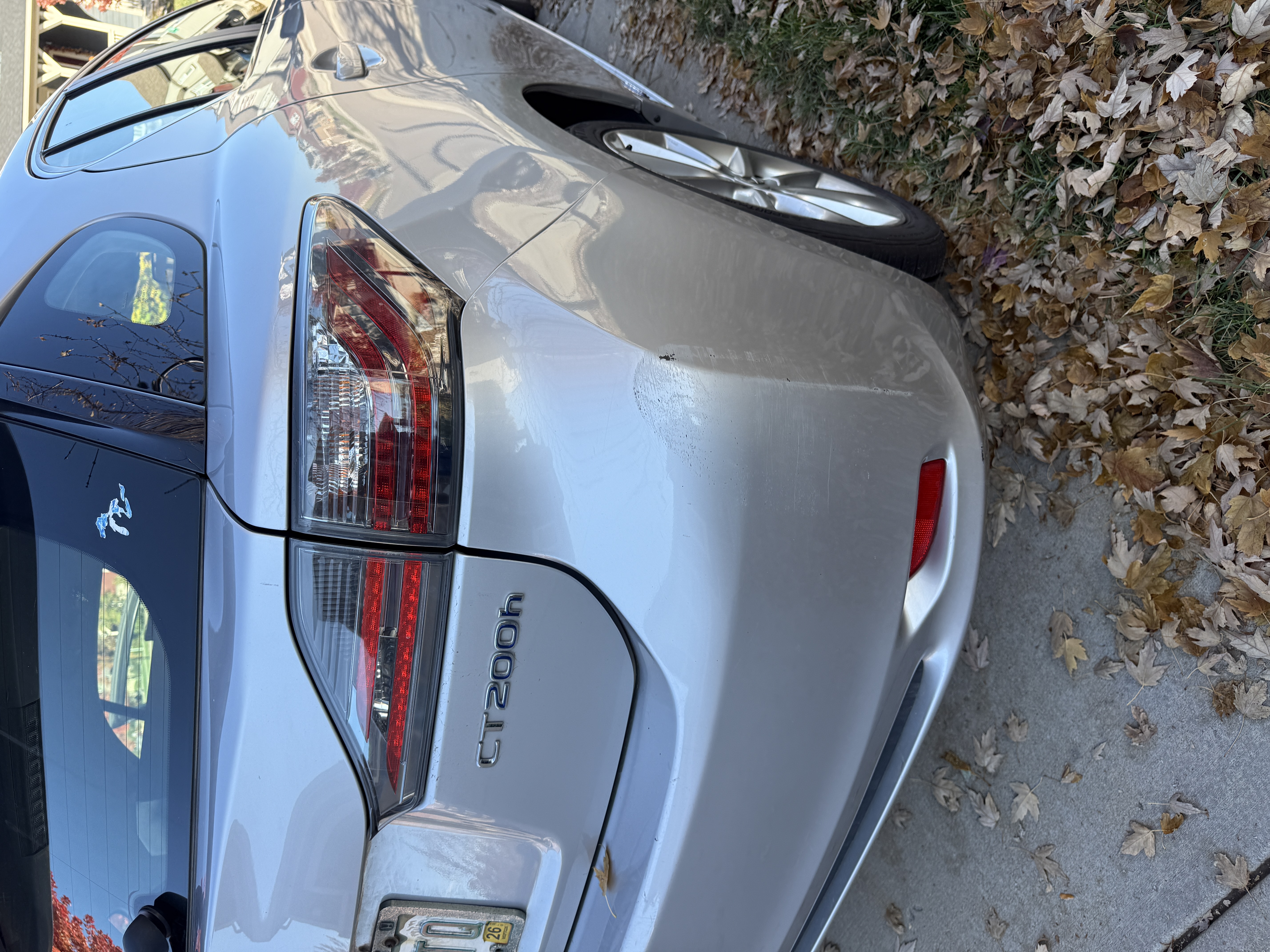 Used 2011 Lexus CT 200h Premium w/ Premium Audio Pkg FWD image 6