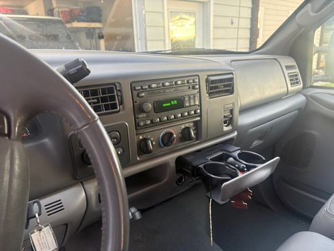 Used 2004 Ford F350 Lariat AWD/4WD image 11