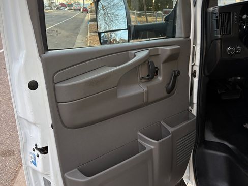 Used 2014 Chevrolet Express 3500 Extended image 18