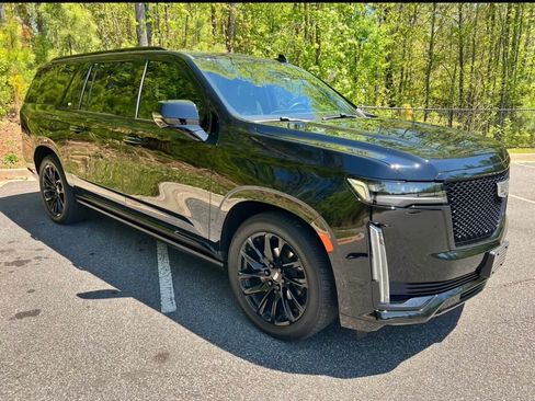 Used 2021 Cadillac Escalade ESV Sport Platinum w/ LPO, ONYX Package AWD/4WD image 2