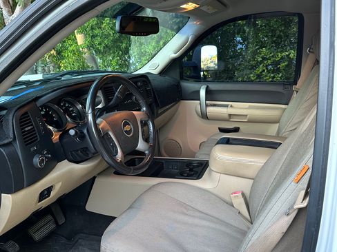Used 2009 Chevrolet Silverado 2500 LT w/ Exterior Plus Package image 10