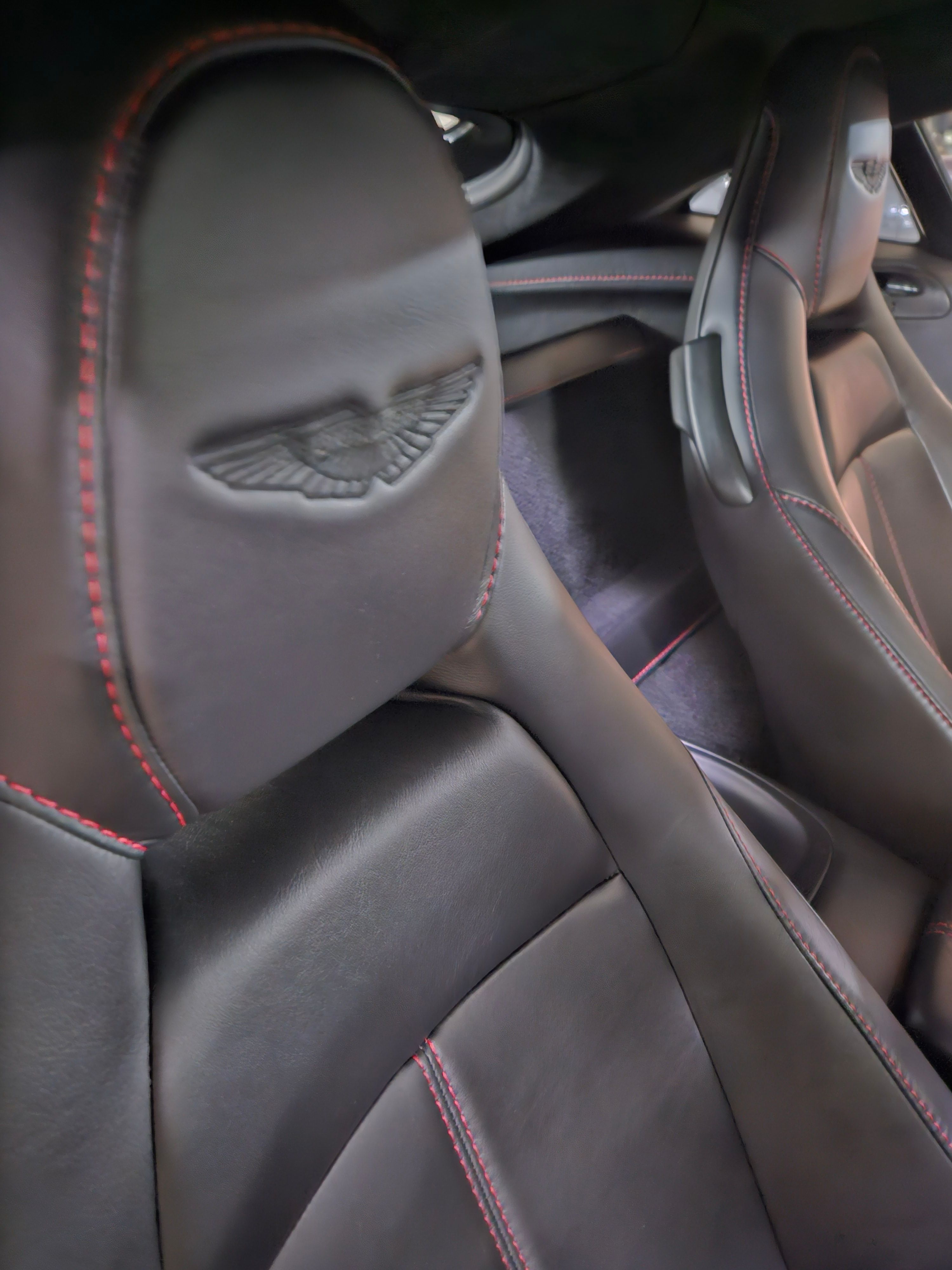 Used 2019 Aston Martin V8 Vantage Coupe RWD image 6