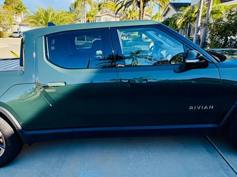 Used 2022 Rivian R1T Adventure image 8