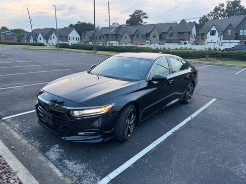 Used 2020 Honda Accord Sport image 2