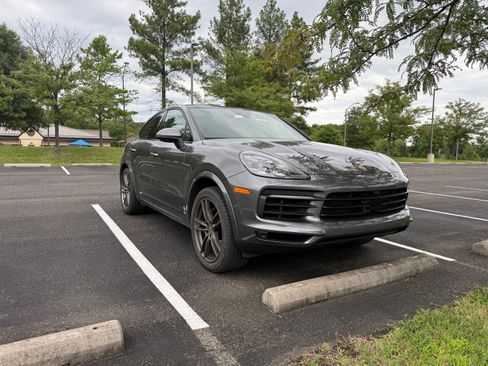 Used 2023 Porsche Cayenne Coupe AWD/4WD image 2