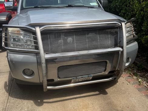 Used 2004 Nissan Armada LE AWD/4WD image 1