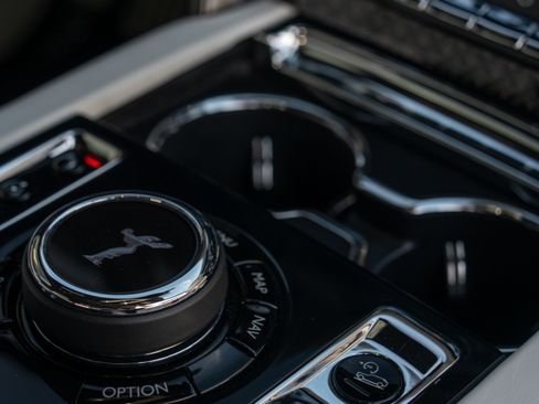 Used 2022 Rolls-Royce Cullinan Black Badge w/ Dark Exterior Package image 20