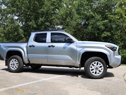 Used 2024 Toyota Tacoma SR AWD/4WD image 2
