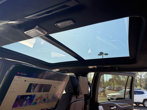 Used 2024 Cadillac Escalade ESV Sport Platinum w/ LPO, ONYX Package image 19