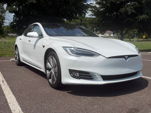 Used 2021 Tesla Model S Long Range Plus AWD/4WD image 2