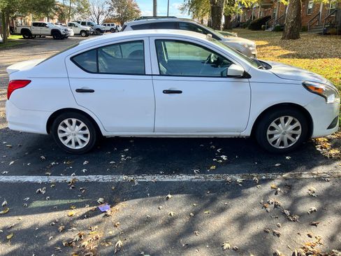Used 2017 Nissan Versa S Plus image 4