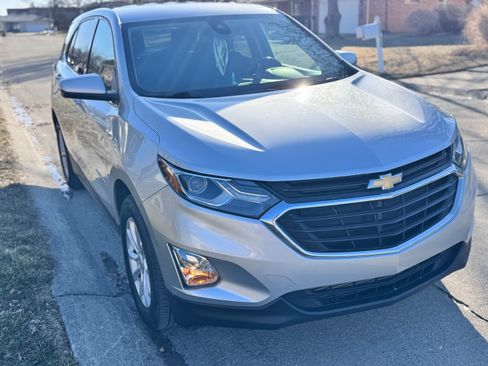 Used 2019 Chevrolet Equinox LT w/ Driver Convenience Package image 6