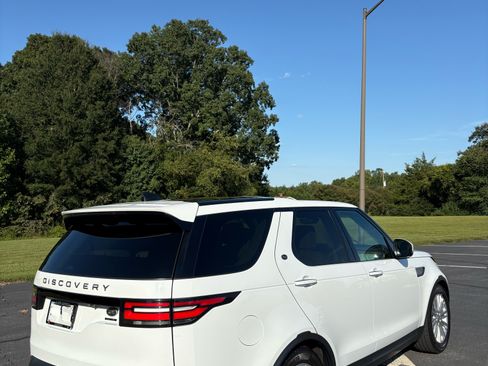 Used 2017 Land Rover Discovery HSE Luxury image 4
