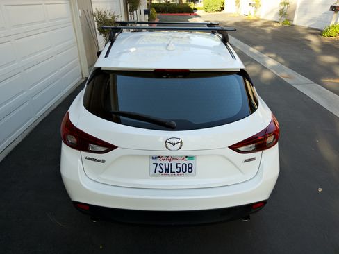 Used 2016 MAZDA MAZDA3 i Touring w/ Popular Equipment Package FWD image 10