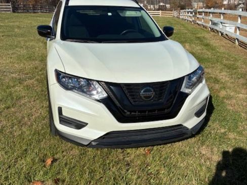 Used 2018 Nissan Rogue SV image 9