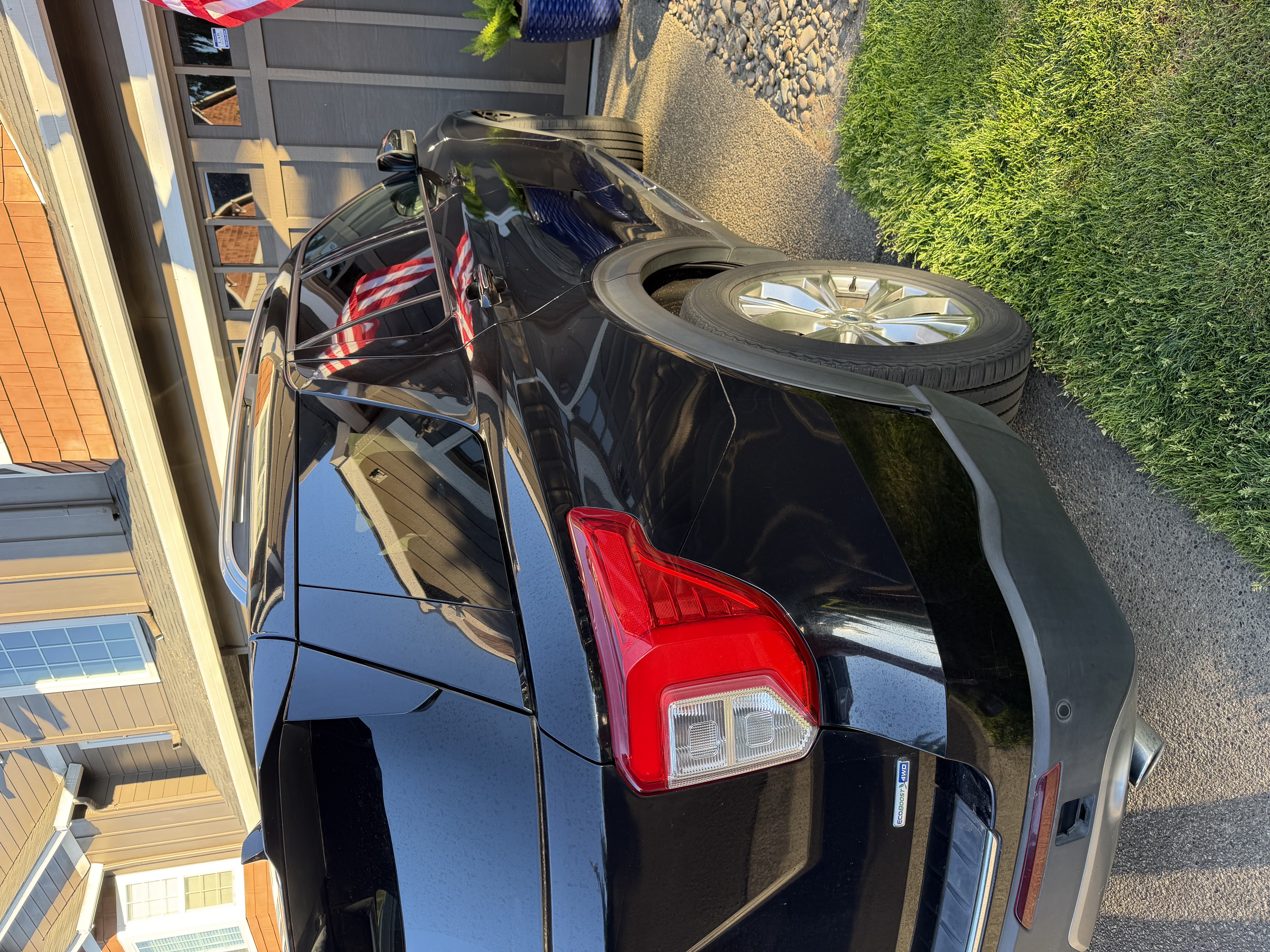 Used 2020 Ford Explorer Limited AWD/4WD image 2