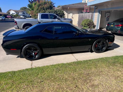 Used 2015 Dodge Challenger SRT Hellcat image 9