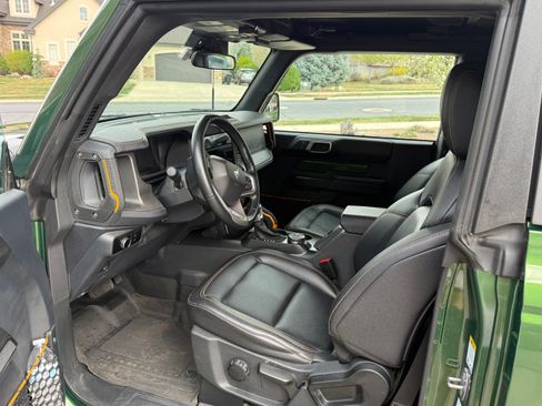 Used 2024 Ford Bronco Badlands w/ Sasquatch Package AWD/4WD image 9