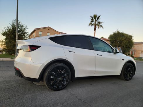 Used 2023 Tesla Model Y Long Range image 6