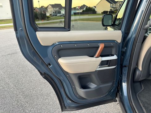 Used 2020 Land Rover Defender 110 HSE image 16