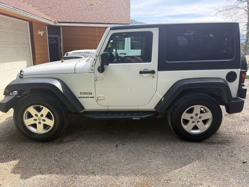 Used 2012 Jeep Wrangler Sport AWD/4WD image 2