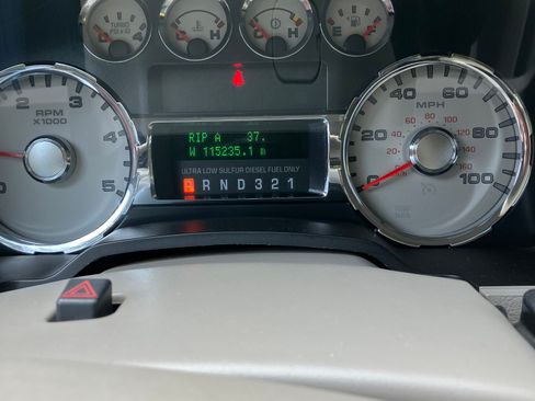 Used 2010 Ford F250 Lariat image 5