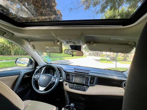 Used 2018 Toyota RAV4 XLE FWD image 14