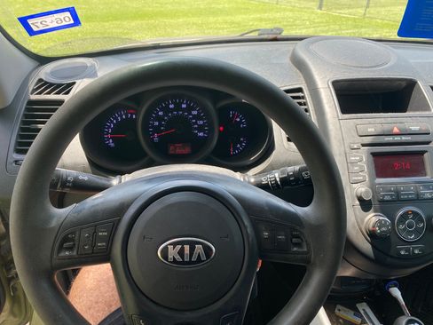 Used 2013 Kia Soul FWD image 8