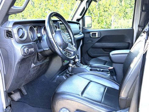Used 2018 Jeep Wrangler Unlimited Sahara AWD/4WD image 5