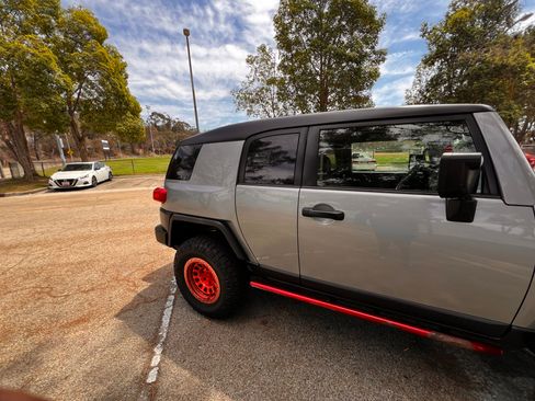 Used 2010 Toyota FJ Cruiser 4WD image 13