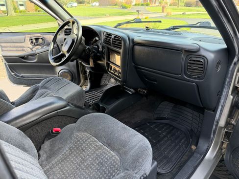 Used 2000 Chevrolet Blazer LS w/ LS Preferred Equipment Group image 16