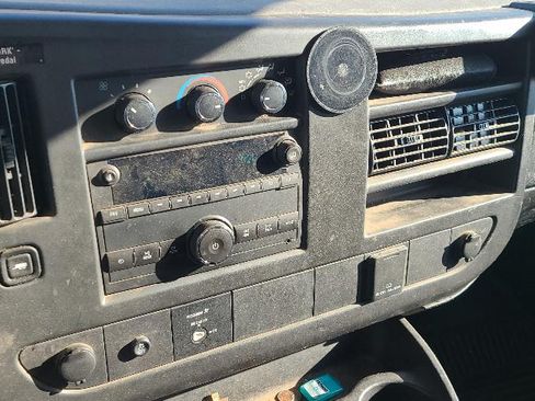 Used 2015 GMC Savana 2500 Van 3D image 19