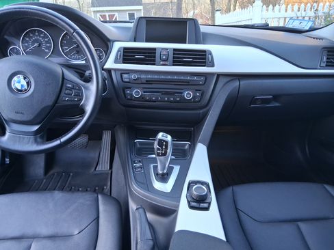 Used 2013 BMW 320i xDrive Sedan image 4
