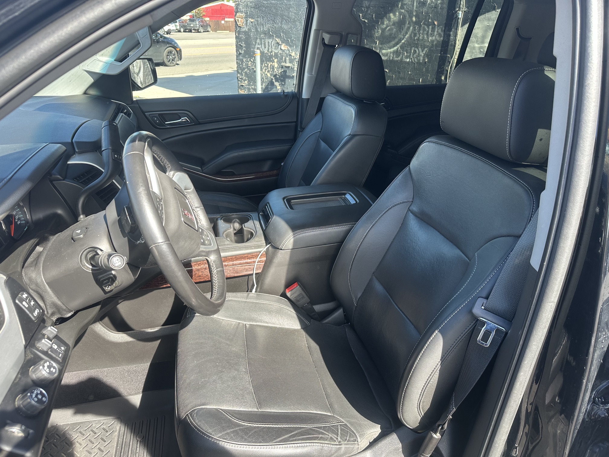 Used 2019 GMC Yukon XL SLT w/ Premium Edition AWD/4WD image 10