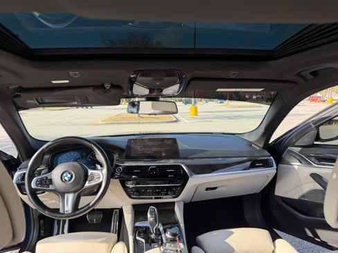 Used 2019 BMW 540i w/ M Sport Package image 8