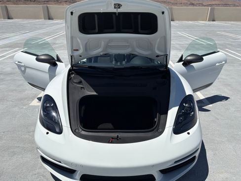 Used 2021 Porsche 718 Boxster RWD image 16