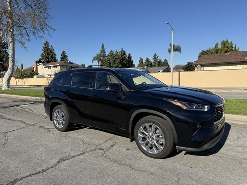 Used 2024 Toyota Highlander Limited image 6