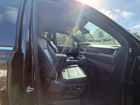 Used 2024 GMC Yukon XL Denali w/ Advanced Technology Package RWD image 24
