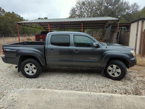 Used 2015 Toyota Tacoma Pickup 4D 5 ft w/ TRD Sport Package image 2