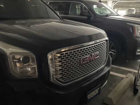 Used 2015 GMC Yukon XL Denali w/ Touring Package image 1