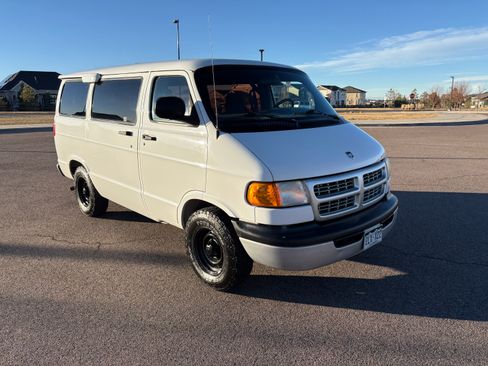 Used 1999 Dodge B1500 Van image 4