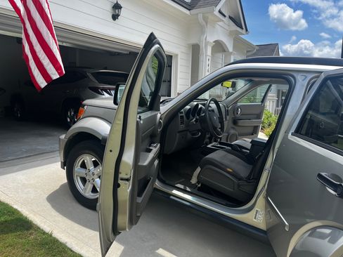 Used 2008 Dodge Nitro SXT RWD image 8