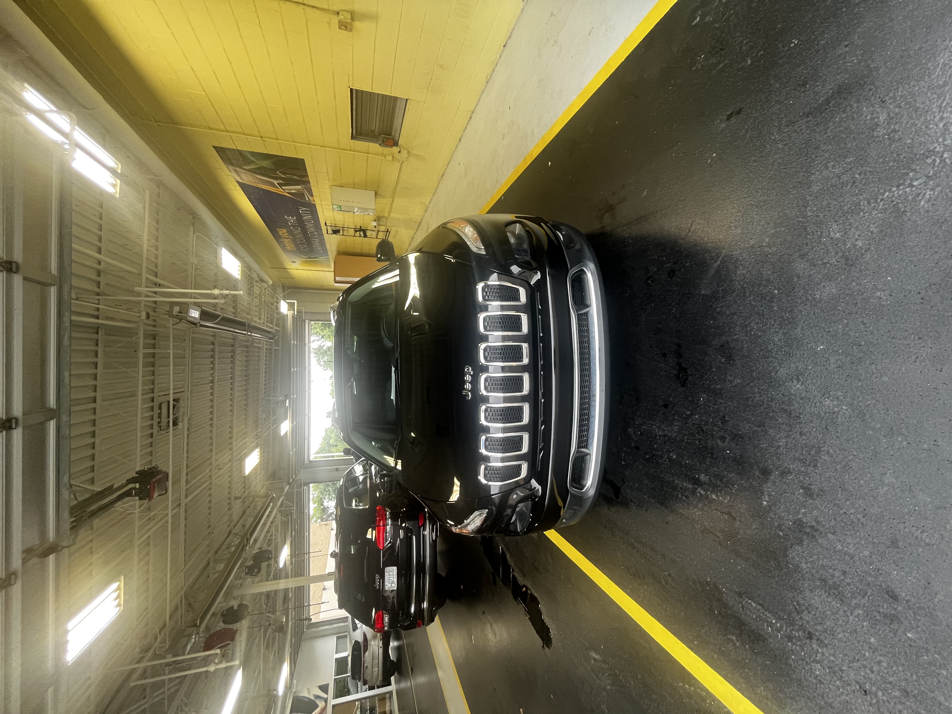 Used 2014 Jeep Cherokee Limited w/ Trailer Tow Group AWD/4WD image 4