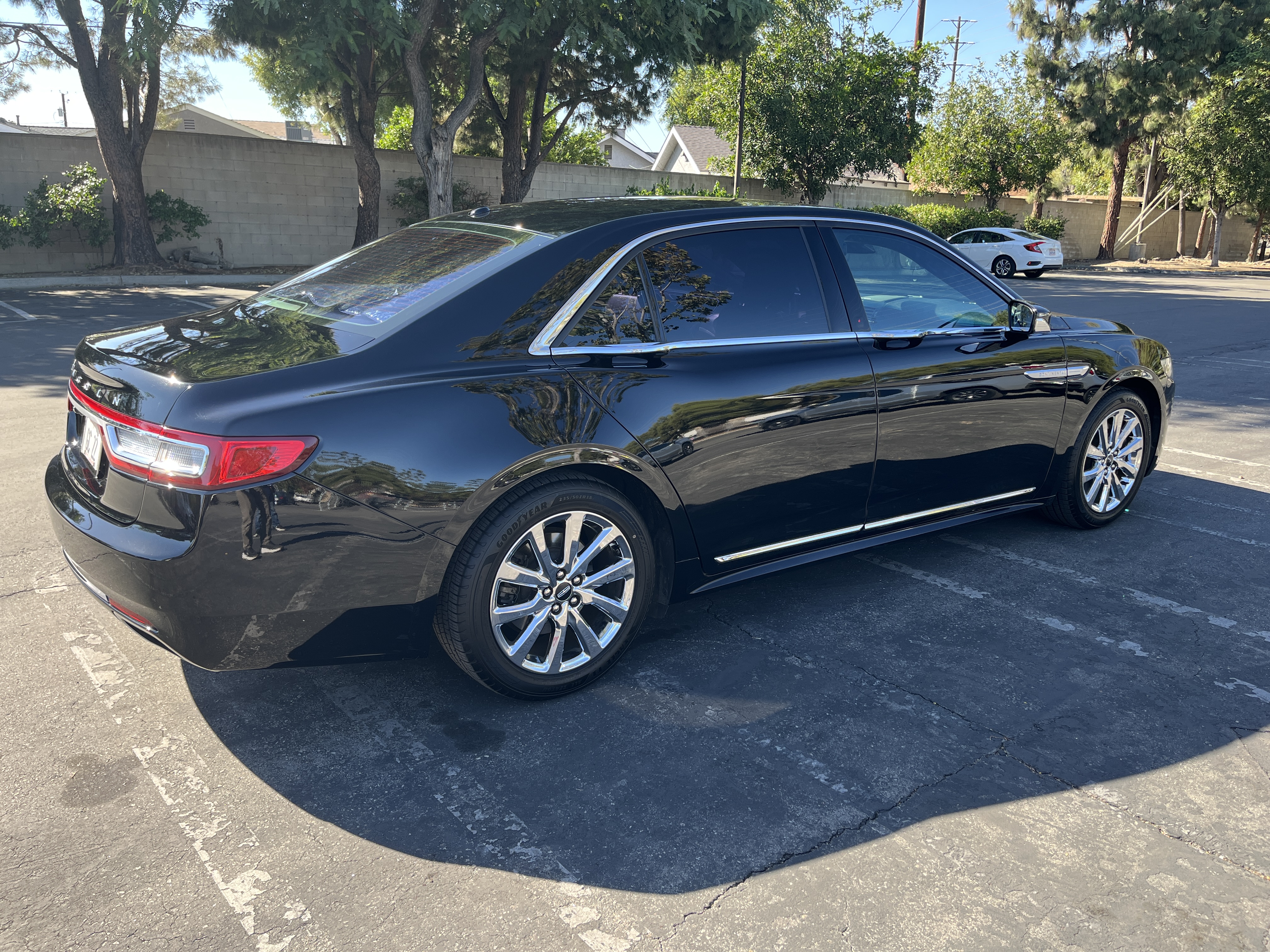 Used 2017 Lincoln Continental w/ Equipment Group 500A FWD image 4